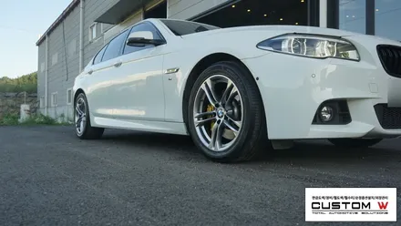 BMW 530d F10 M퍼포먼스 골드 캘리퍼도색, 고스트크롬 휠도색. / 용인 처인구