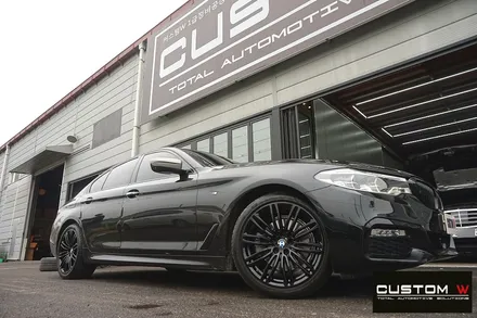 664M 휠이 장착 되어 있는 BMW G30 520D 차량의 휠상처 수리후, 블랙유광 휠도색. / 용인 처인구