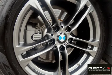 BMW F10 520D M 에어로 다이나믹 프로 휠 상처 수리 후, 고스트 크롬 휠도색 그리고 블루 캘리퍼 도색. / 용인 처인구
