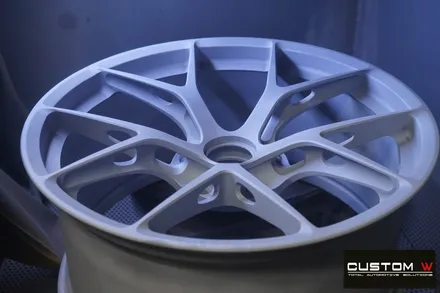 BMW M4 잘 못된 휠 수리 도색이력이 있는 BBS FI-R 단조휠 약품 박리 후, 페라리 골드 컬러 휠도색 재작업. / 용인 처인구
