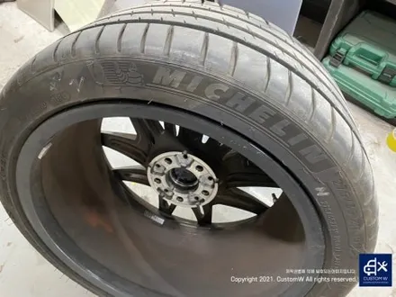 너무 멋진 토론토 레드 컬러 BMW G87 M2 스페셜 에디션   930M 휠 블랙 유광 도색 + 레드 캘리퍼 도색_! / 용인 처인구