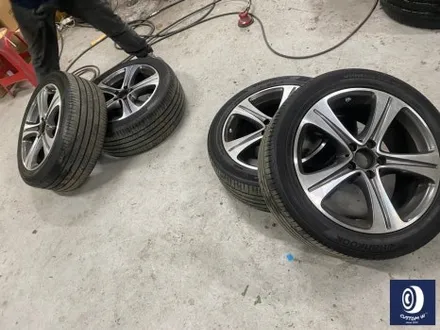 벤츠 W213 E300 18인치 블랙 유광 휠도색 + 지저분한 캘리퍼 부식 및 분진 제거 후, 깔끔하게 레드 컬러 캘리퍼 도색 (feat. 블랙 휠 캡 교환까지_!) / 용인 처인구