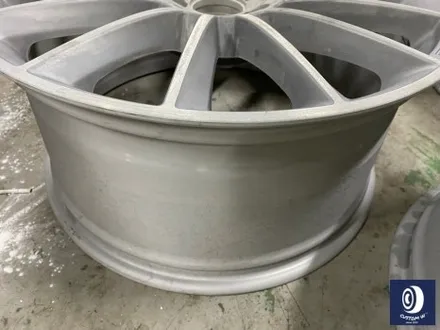 벤츠 GLE450 타 업체 잘못된 수리 도색 이력 / 기존 페인트 제거 (약품 박리) 후, 마차휠 블랙 유광 휠도색 + 레드 캘리퍼 도색 / 용인 처인구