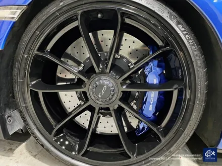 포르쉐 911(991 MK1) 카레라 GT3 센터락 휠 잘못된 도색 박리 후 블랙유광 휠도색 + 블루 캘리퍼 도색 / 용인 처인구