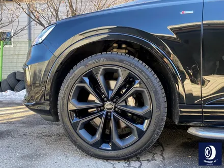 아우디 Q7 55TFSI 플라스틱 커버가 장착된 21인치 휠 블랙 유광 휠도색 + 부식 제거 후, 건메탈 그레이 캘리퍼 도색 / 용인 처인구