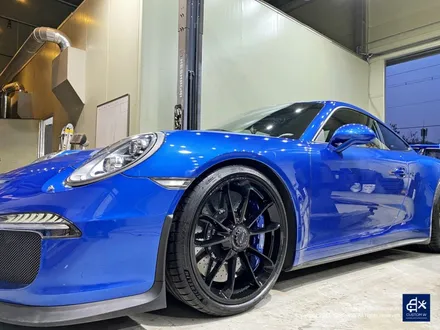 포르쉐 911(991 MK1) 카레라 GT3 센터락 휠 잘못된 도색 박리 후 블랙유광 휠도색 + 블루 캘리퍼 도색 / 용인 처인구