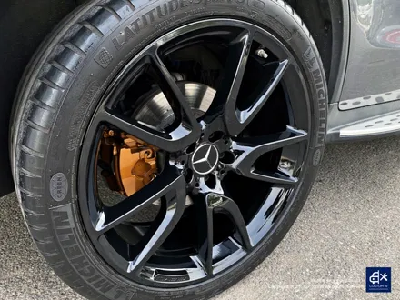 벤츠 GLC43 AMG 휠수리 후 블랙유광 휠도색 + 카본 세라믹 골드 캘리퍼 도색 / 용인 처인구