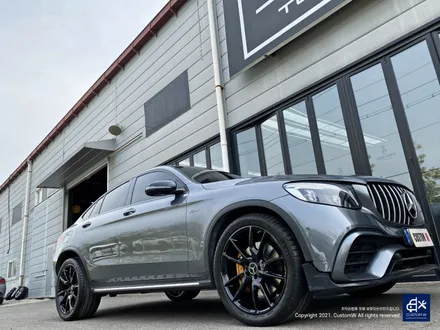 벤츠 GLC43 AMG 휠수리 후 블랙유광 휠도색 + 카본 세라믹 골드 캘리퍼 도색 / 용인 처인구