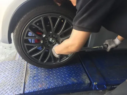 피아트 500 아바스(ABARTH 595 COMPETIZIONE) 매트그레이(건메탈무광) 휠도색, 레드 캘리퍼도색(간단 차량 소개 함께) / 용인 처인구