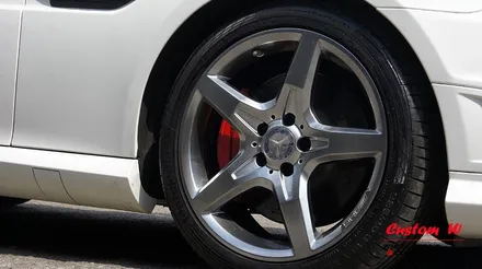 벤츠 SLK 350의 휠 상처수리 후 고스트크롬 휠도색 + AMG 레드 캘리퍼도색. / 용인 처인구