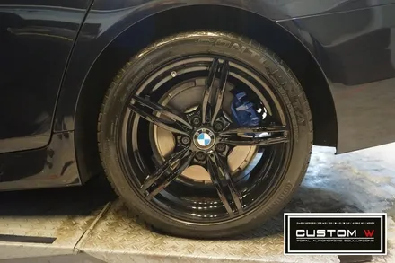 BMW F10 528I 블랙유광 휠도색 + M퍼포먼스블루 캘리퍼도색. / 용인 처인구