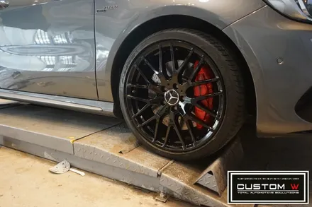 벤츠 A45AMG 블랙유광 휠도색 + 레드 캘리퍼도색. / 용인 처인구