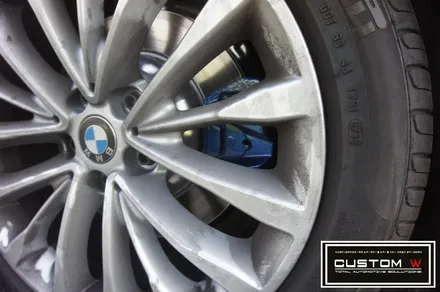BMW G30 5시리즈 M퍼포먼스 블루 캘리퍼도색. / 용인 처인구
