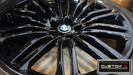 BMW G30 530d 맷블랙 휠을 블랙유광 휠도색으로 새롭게 만들어드렸습니다. / 용인 처인구