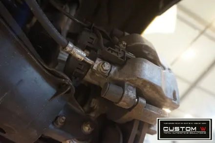 완연한 봄 소식을 알리는  벤츠 C43 AMG 카브리올레 휠상처 수리후, 블랙유광 휠도색 그리고 캘리퍼 도색 작업 까지.! 커스텀W / 용인 처인구