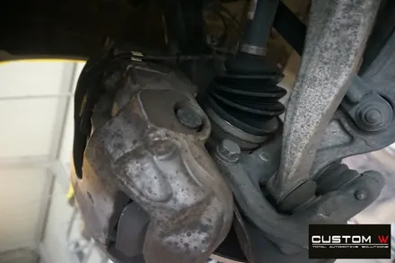 아우디 A6 55TDI 휠 상처 수리 후, 블랙 유광 휠도색, 캘리퍼 도색. / 용인 처인구