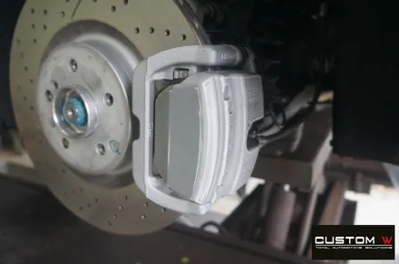매일 같이 입고 되는  벤츠 GT43 AMG 4 도어 골드 캘리퍼 도색, 하이그로시 블랙 검정 유광 휠도색. / 용인 처인구