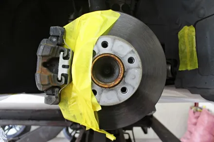 기존 고객님 BMW F30 320i 휠 상처 수리 후 블랙유광 휠도색 + 부식 제거 후 레드 캘리퍼 도색 / 용인 처인구