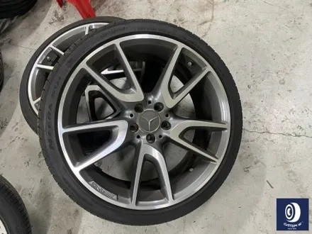 벤츠 W213 E43 AMG 휠 상처 수리 후 사틴 블랙 (무광 검정 / 매트 블랙) 휠 복원 도색 + 카본 세라믹 골드 캘리퍼 도색 / 용인 처인구