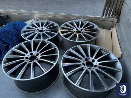 벤츠 W222 S350D 타 업체 잘못된 수리 이력이 있는 20인치 마차 휠 약품 박리(페인트 제거) 후, 블랙 유광 휠도색 재작업 / 용인 처인구