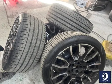 BMW X6 40i 신차 출고 작업 / 915M 블랙 휠도색 + 레드 캘리퍼 도색 / 용인 처인구
