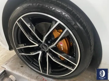 아우디 A7 50TFSI 20인치 다이아몬드 커팅 가공을 이용한 블랙 폴리시 커스텀 투톤 휠도색 + 심각한 부식 제거 후, 카본 세라믹 골드(오렌지 골드) 캘리퍼 도색 작업까지_! / 용인 처인구