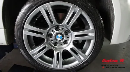 BMW E90 3시리즈 각기 다른 컬러 차량의 M팩 휠의 고스트크롬 휠도색. / 용인 처인구