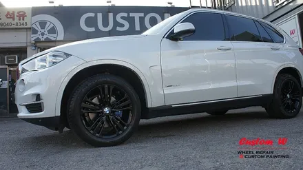 BMW X5 강력한 포스를 위한 블랙유광 휠도색과 심각한 부식의 캘리퍼 M퍼포먼스 블루로 캘리퍼도색. / 용인 처인구