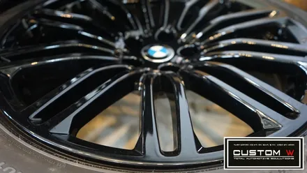 BMW G30 530d 맷블랙 휠을 블랙유광 휠도색으로 새롭게 만들어드렸습니다. / 용인 처인구