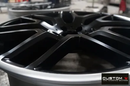 벤츠 GLE63AMG 잘 못된 휠수리 도색 이력이 있는 휠 박리 후 투톤 휠도색  재작업 ,  애시드 그린 (형광) 캘리퍼도색. / 용인 처인구