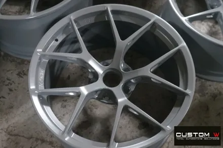 BMW M4 잘 못된 휠 수리 도색이력이 있는 BBS FI-R 단조휠 약품 박리 후, 페라리 골드 컬러 휠도색 재작업. / 용인 처인구