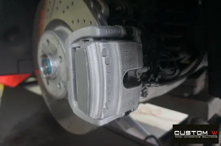 매일 같이 입고 되는  벤츠 GT43 AMG 4 도어 골드 캘리퍼 도색, 하이그로시 블랙 검정 유광 휠도색. / 용인 처인구