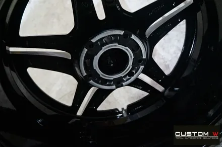 벤츠 GLC300e 휠 상처 수리 후 블랙유광 휠도색 + 레드 캘리퍼 도색 / 용인 처인구