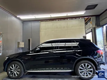 벤츠 GLC350e 리어 범퍼 수리 + 휠수리 후 무광 그레이 휠도색 + 블랙 캘리퍼 도색 / 용인 처인구