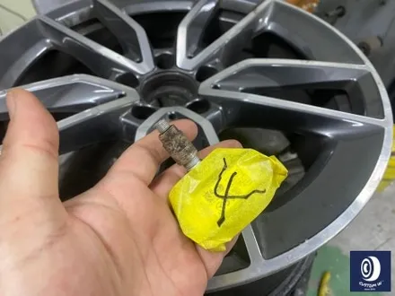 벤츠 C43 AMG 휠 상처 수리 후, 다이아몬드 커팅 가공을 이용한 블랙 폴리시 투톤 휠 커스텀 도색 / 용인 처인구