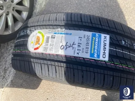 벤츠 V클래스 V300D 휠 상처 수리 후, 블랙 유광 휠도색 + 손상된 타이어 신품으로 교체 작업까지_! / 용인 처인구