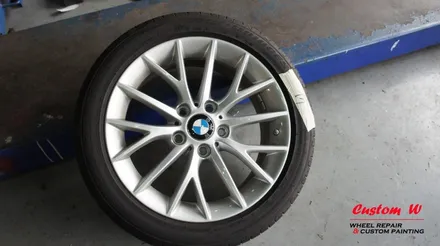 여성이 타기에도 딱 좋은 BMW 118D차량의 블랙유광 휠도색. / 용인 처인구