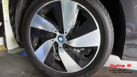 미래에서 만들어 오늘을 달리는 BMW I3 차량의 다이아몬드컷팅 휠수리. / 용인 처인구
