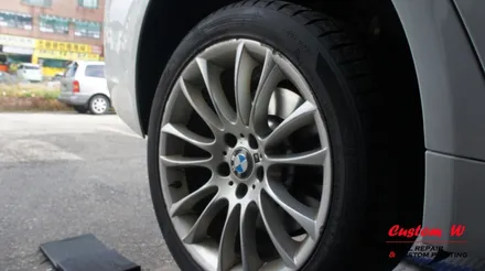 휠수리를 하고 고스트크롬 휠도색을 위해 멀리서 온 BMW7시리즈 차량입니다. / 용인 처인구