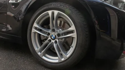 F10 BMW5시리즈의 마지막 버전 에어로 다이나믹 프로 고스트크롬 휠도색과 블루 캘리퍼도색. / 용인 처인구