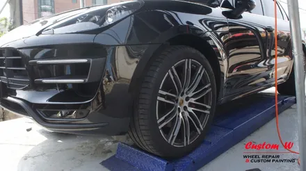 포르쉐의 컴팩트 SUV 마칸 휠 상처 수리 후 블랙유광 휠도색으로 제대로 블랙포스! / 용인 처인구