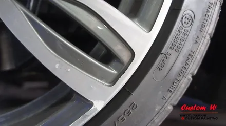 BMW 640D 차량에 장착 중인 잘못된 휠 수리이력의 M5 휠 다이아몬드컷팅 휠수리로 블랙 폴리시 휠 만들기! / 용인 처인구