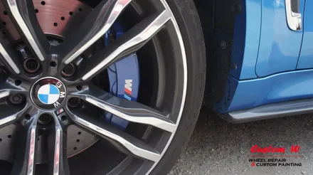 커스텀W를 찾아온 헤비급이지만 M! BMW X6M 차량의 블랙유광 휠도색. / 용인 처인구