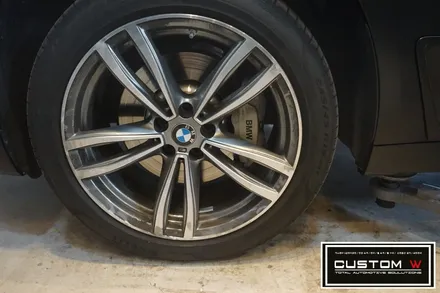 BMW G바디 7시리즈 블랙유광 휠도색, M퍼포먼스 블루 캘리퍼도색. / 용인 처인구