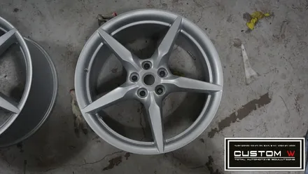 페라리 488 밋밋한 실버 휠을 GRIGIO CORSA(매트그레이) 컬러로 휠도색. / 용인 처인구