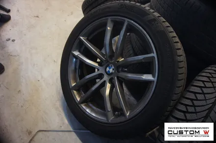 BMW G30 520d 블랙유광 휠도색, M퍼포먼스 블루 캘리퍼도색. / 용인 처인구
