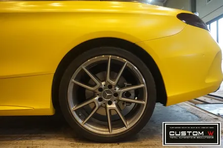 완연한 봄 소식을 알리는  벤츠 C43 AMG 카브리올레 휠상처 수리후, 블랙유광 휠도색 그리고 캘리퍼 도색 작업 까지.! 커스텀W / 용인 처인구