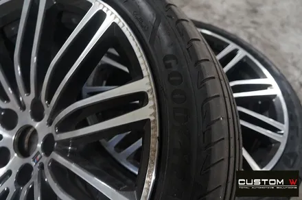 664M 휠이 장착 되어 있는 BMW G30 520D 차량의 휠상처 수리후, 블랙유광 휠도색. / 용인 처인구