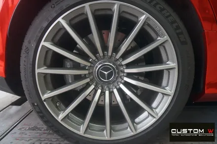 매일 같이 입고 되는  벤츠 GT43 AMG 4 도어 골드 캘리퍼 도색, 하이그로시 블랙 검정 유광 휠도색. / 용인 처인구