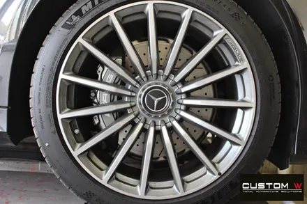 벤츠 GT43 AMG 블랙유광 휠 도색 + 카본 세라믹 골드 캘리퍼 도색 (블랙 차량) / 용인 처인구
